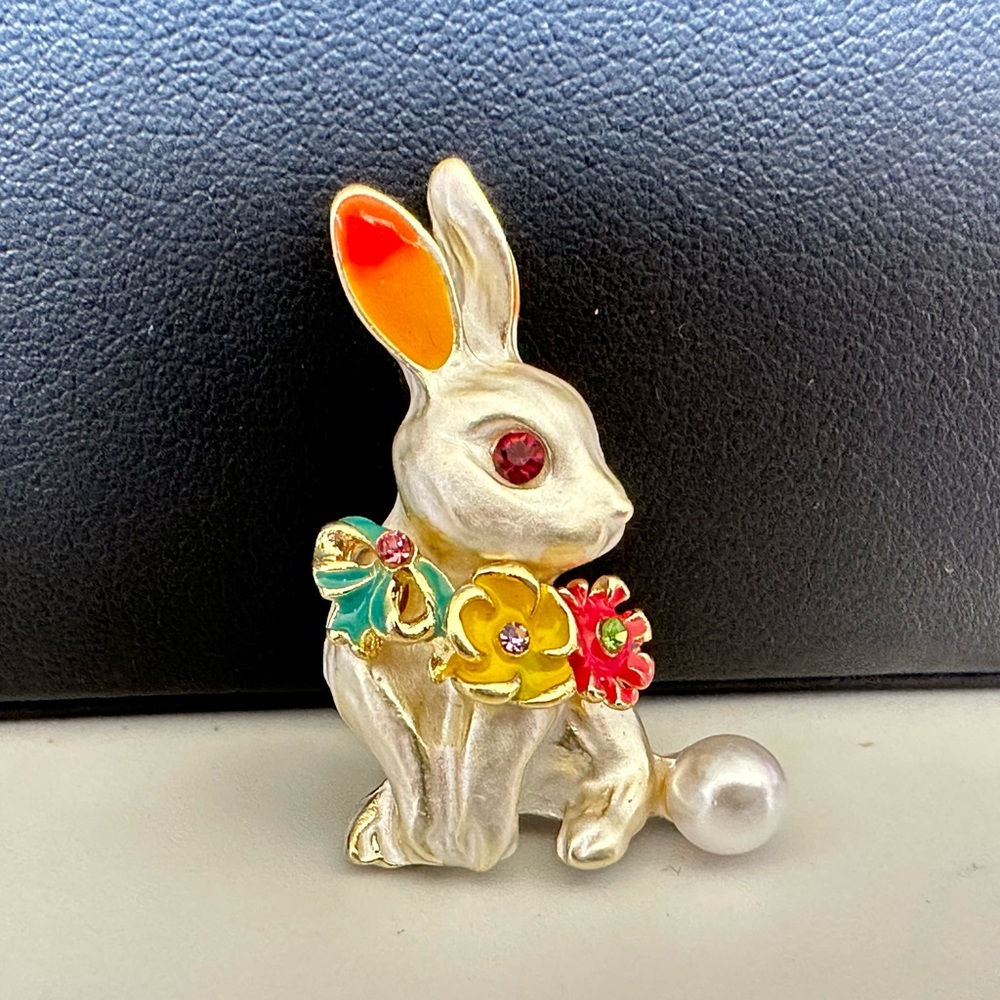 NWT - Alice in Wonderland Style White Rabbit Colorful Floral Brooch